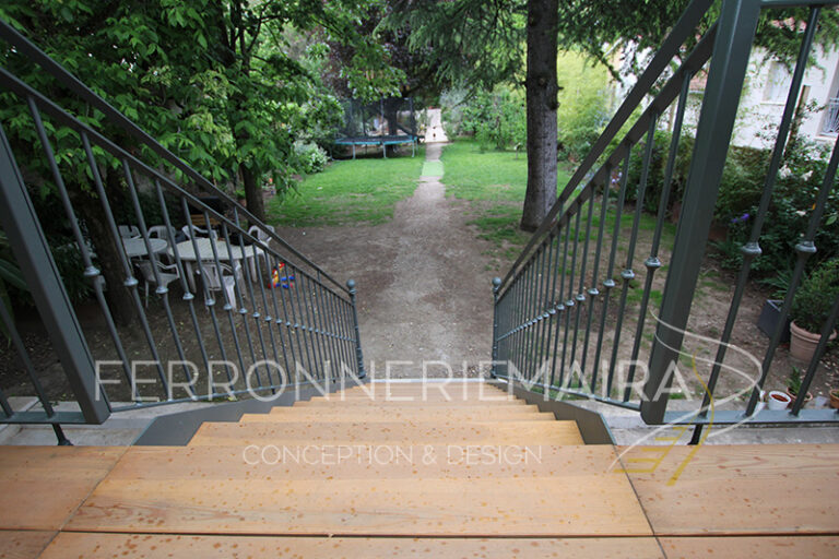 Escalier métallique extérieur haut de gamme – Ferronnerie Maira