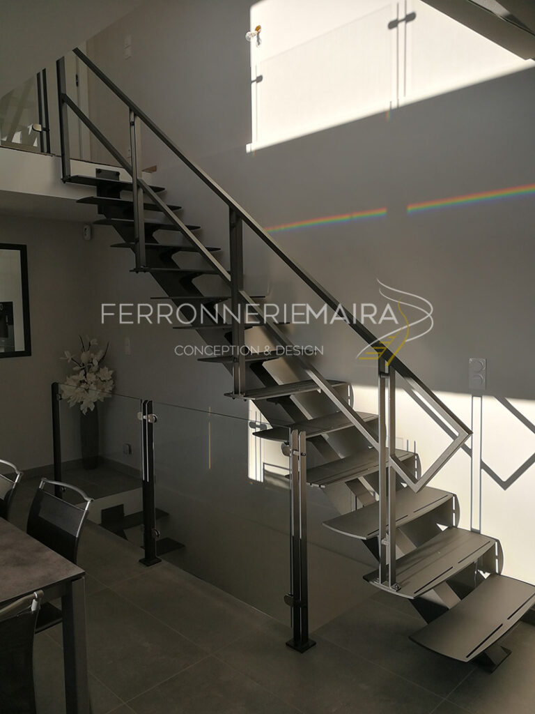 Escalier sur mesure métallique découpe laser – Ferronnerie Maira